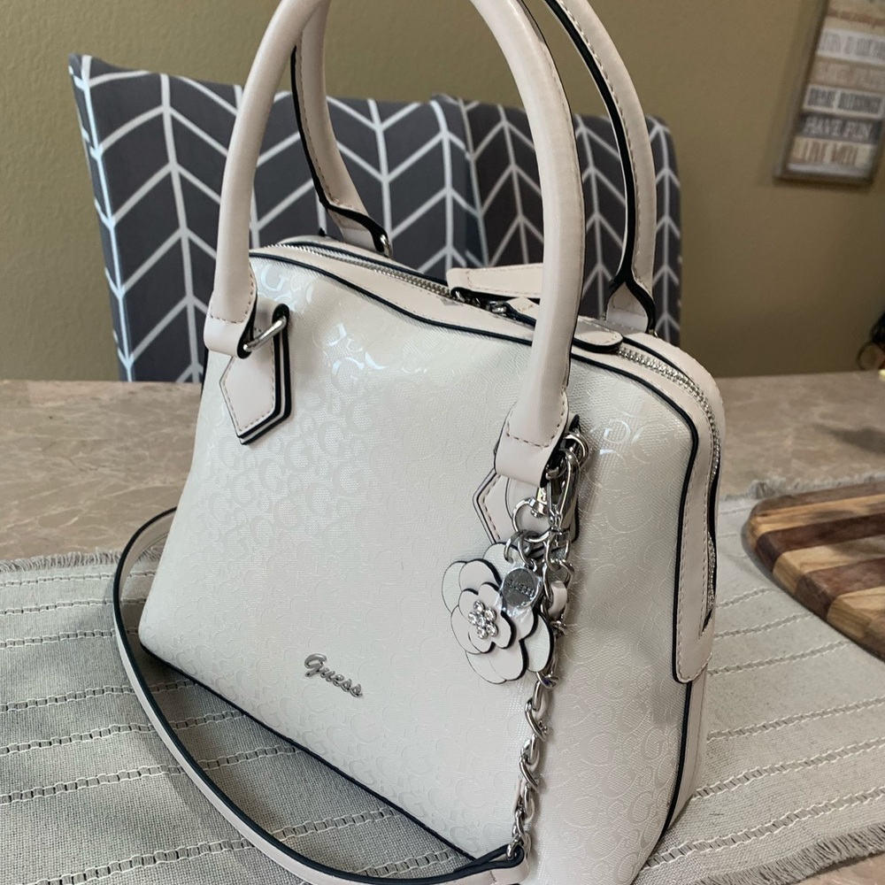 NWT - GUESS Handbag - IVORYπ€π€π€ - Picture 4 of 9